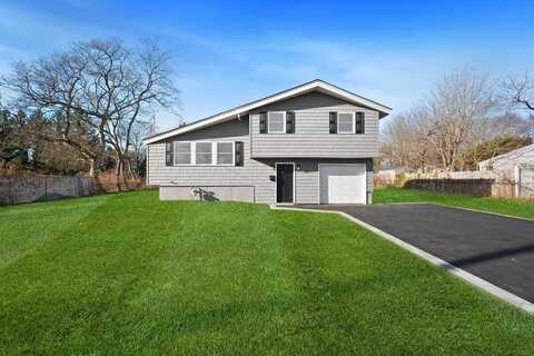 530 Locust Avenue, Oakdale, NY 11769