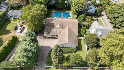 121 Dale Street, Southampton, NY 11968
