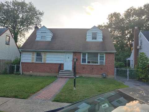 69 3rd Avenue, New Hyde Park, NY 11040