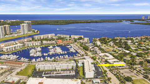 Yacht Club, NORTH PALM BEACH, FL 33408