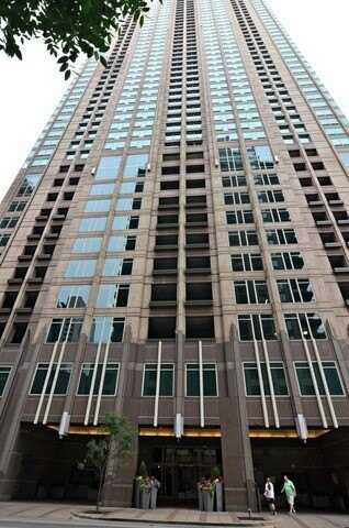 33 W ONTARIO Street, Chicago, IL 60654