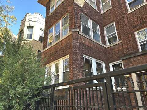 7637 N Bosworth Avenue, Chicago, IL 60626