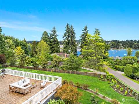 Rose, BAINBRIDGE ISLAND, WA 98110
