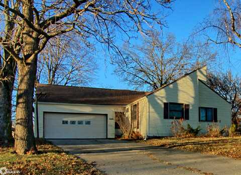 1009 Southview Drive, Fairfield, IA 52556