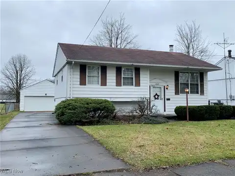 2828 Clearwater NW, Warren, OH 44485