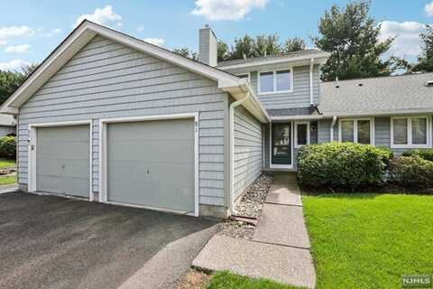 81 Sunset Court, Mahwah, NJ 07430