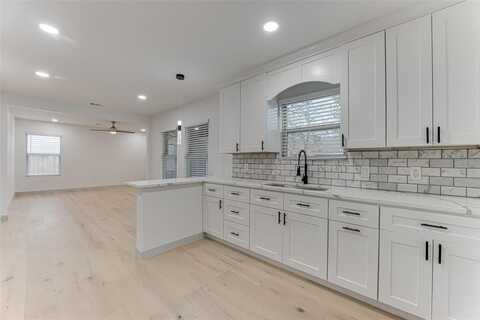 6720 Wofford Avenue, Dallas, TX 75227