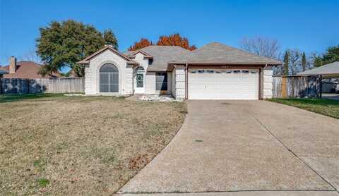 2662 Village Green Drive, Grand Prairie, TX 75052