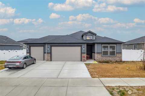 W Hawk Street Ne, Moses Lake, WA 98837