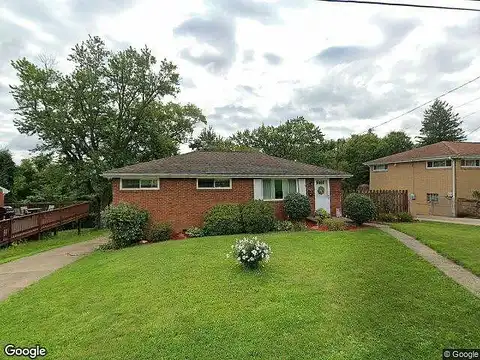 Woodall Ave, Irwin, PA 15642