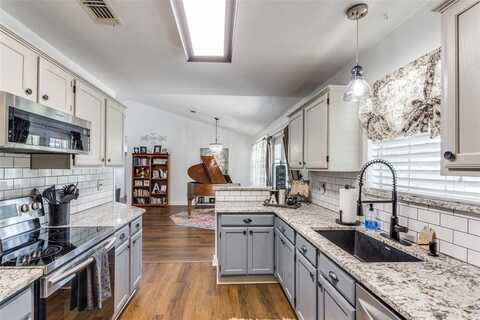 1115 E 6th Street, Springtown, TX 76082
