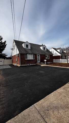 101 Cortland Ave, Hicksville, NY 11801