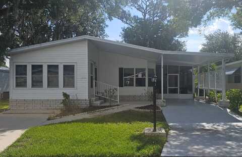 2207 Walden Pond Dr, Lake Wales, FL 33898