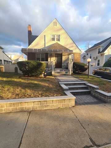 13819 226th St, Laurelton, NY 11413