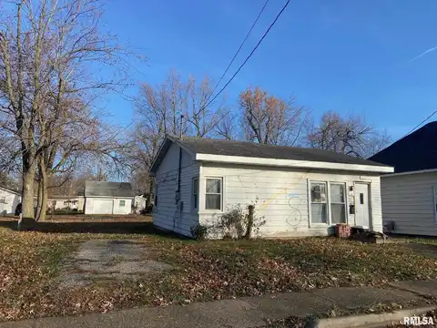 809 E Esther Street, Taylorville, IL 62568