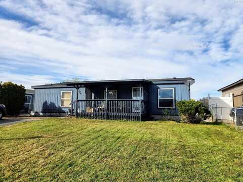 6504 James St, West Richland, WA 99353