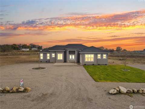 813 S Pancho Villa Lane, Othello, WA 99344