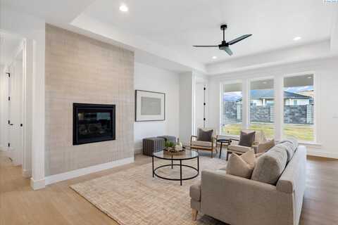 4135 Clover Rd, Richland, WA 99352