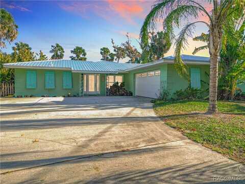 1065 N Crescent Drive, Crystal River, FL 34429