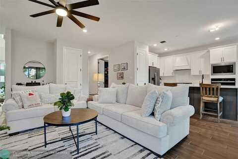 4422 S Silverwood Ln, Fort Lauderdale, FL 33309
