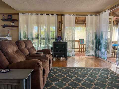 100 Lio Pl, Maunaloa, HI 96770