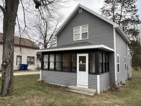 255 S MAIN Street, IOLA, WI 54945