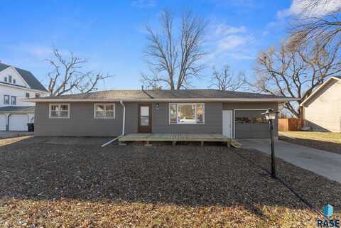 609 W 4th Ave, Lennox, SD 57039