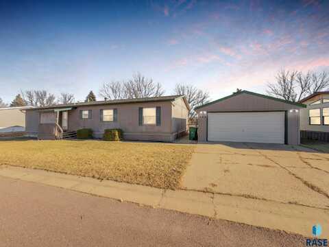 504 N Swan Pl, Sioux Falls, SD 57107