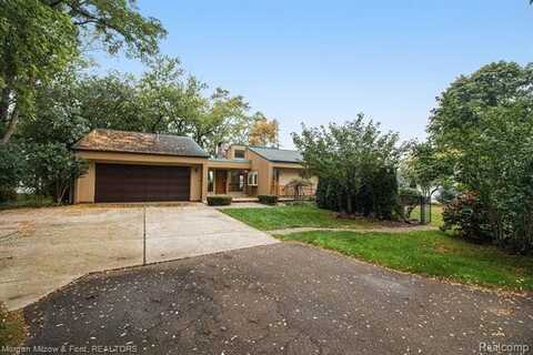 3815 Clintonville Road, Waterford, MI 48329