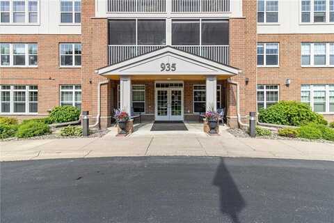 935 Ferndale Street N, Maplewood, MN 55119