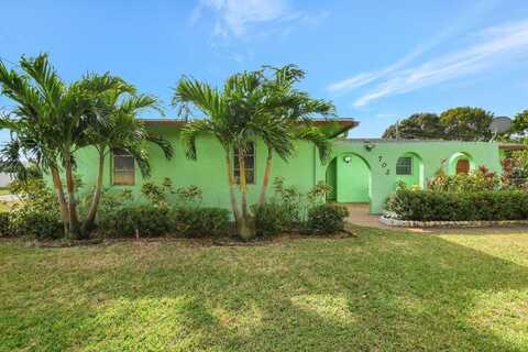 702 SW 23rd Terrace, Boynton Beach, FL 33435