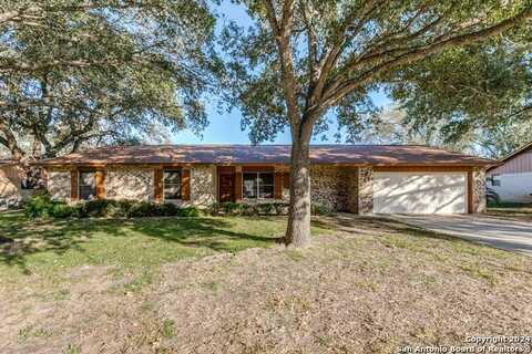 1112 OAKCREST DR, Pleasanton, TX 78064