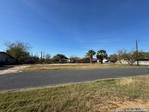 117 N WELHAUSEN, Poth, TX 78147