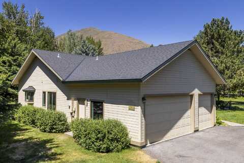 320 Deerwood Dr, Hailey, ID 83333