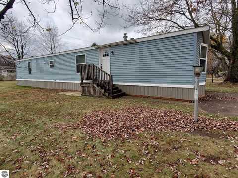 525 W Gilson Street, Edmore, MI 48829