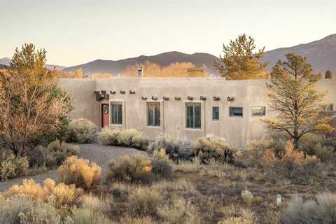 241 Morgan Road, Taos, NM 87571