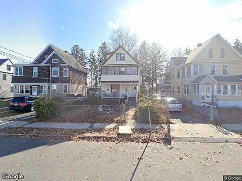 St James Ave, HOLYOKE, MA 01040