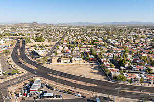 E Greenway Parkway 13, Phoenix, AZ 85032