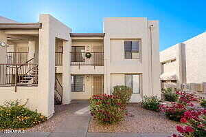 E Lindstrom Lane 2005, Mesa, AZ 85215