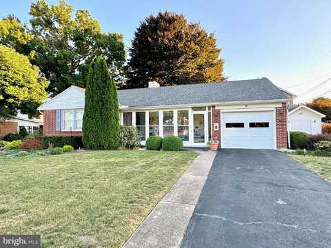 10 E LINCOLN AVENUE, ROBESONIA, PA 19551