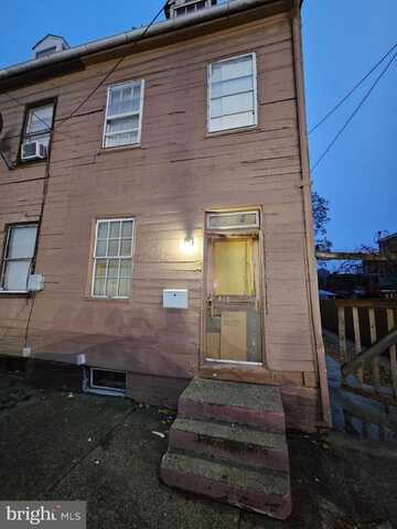 411 W KING STREET, YORK, PA 17403