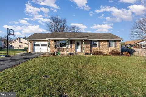 104 HEDGE ROW LANE, CARLISLE, PA 17015