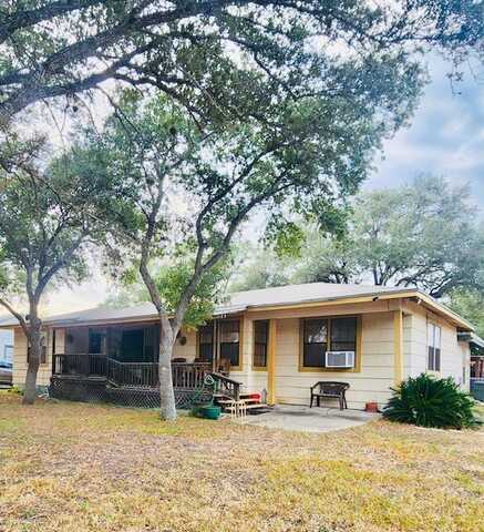 327 Field Avenue, Taft, TX 78390