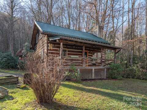 456 Spring Lake Road, Maggie Valley, NC 28751