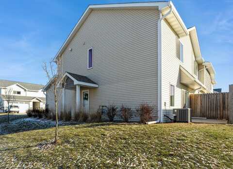 901 Summerset Place, Indianola, IA 50125