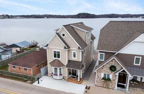 511 S Shore Drive, Caledonia, MI 49316