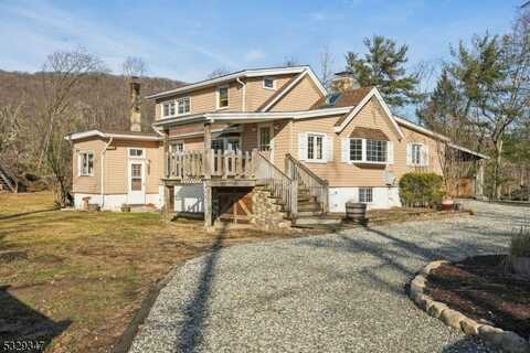 30 Quigley Rd, West Milford, NJ 07421