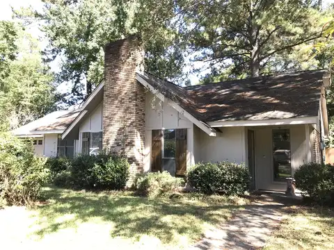 102 Comanche Dr., Hattiesburg, MS 39402