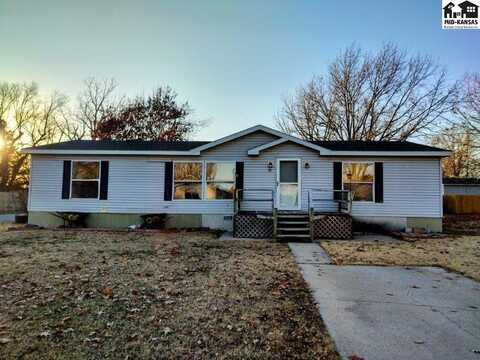 101 Hummingbird Dr, McPherson, KS 67460