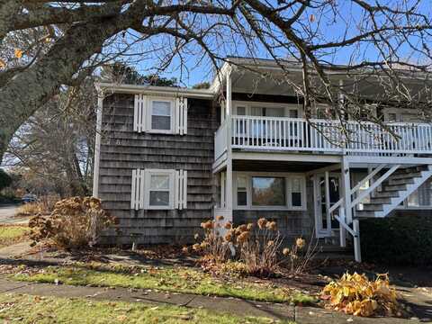 124 Skiff Avenue, Vineyard Haven, MA 02568